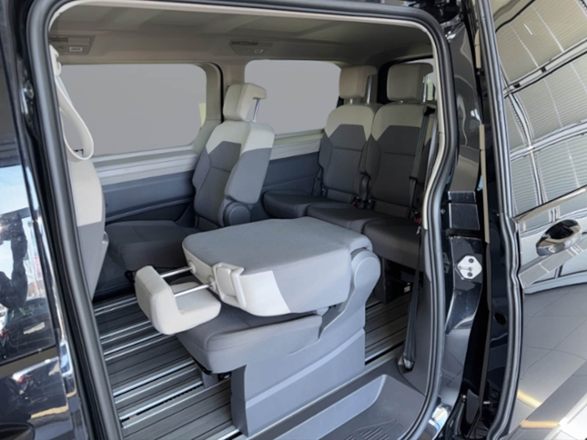 Volkswagen Multivan Langversion Basis-Modell
