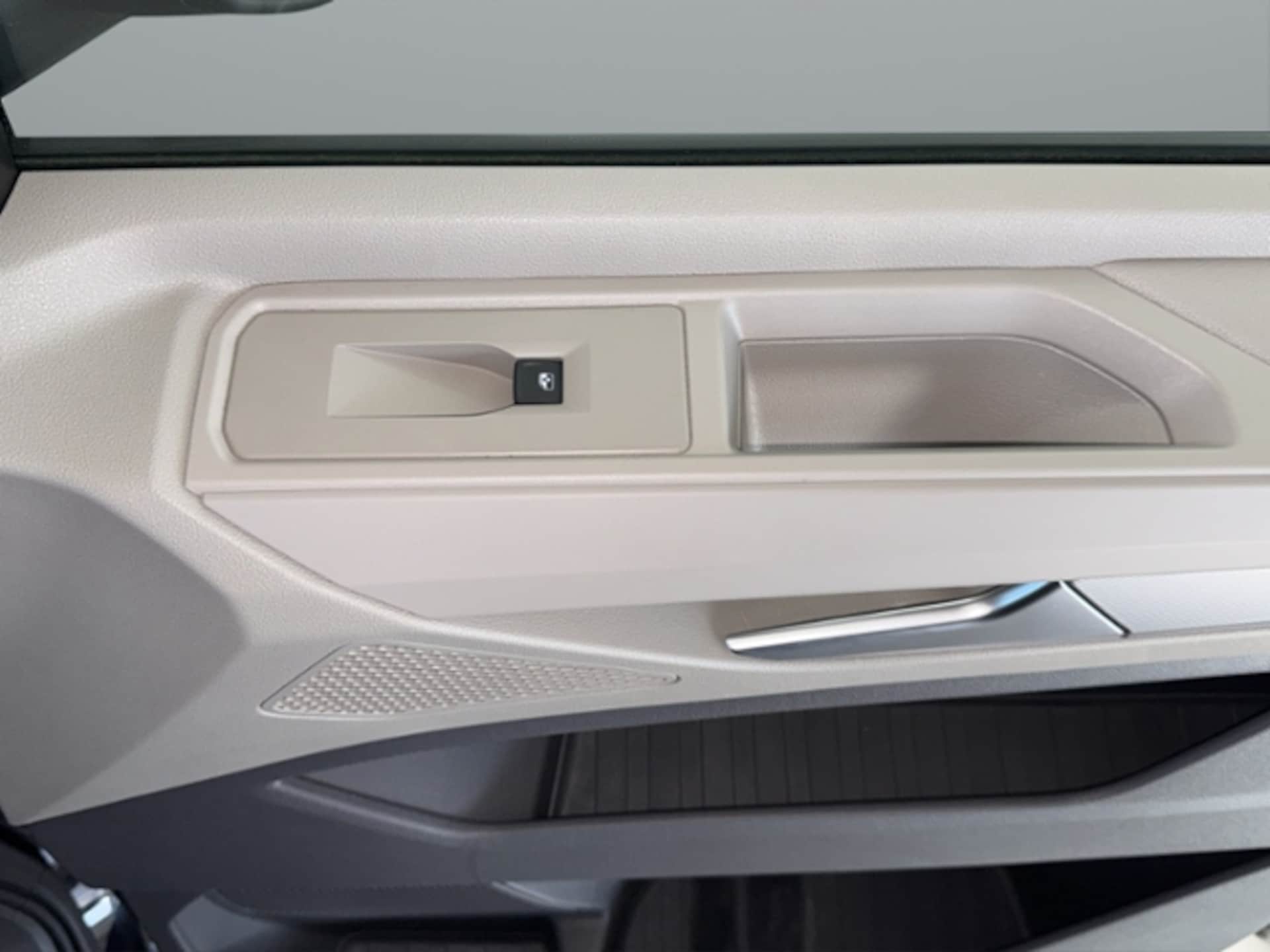 Volkswagen Multivan Langversion Basis-Modell