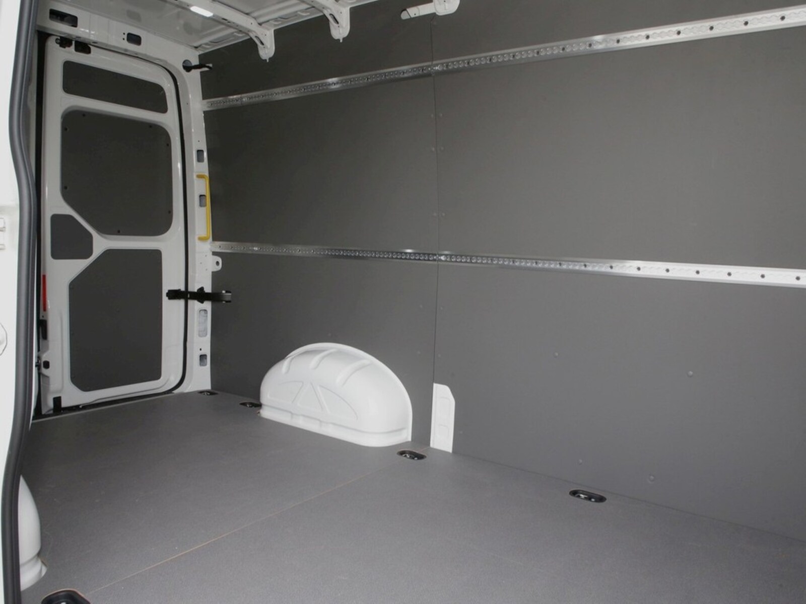 Volkswagen Crafter Kasten mittlerer Radstand – Bild 7