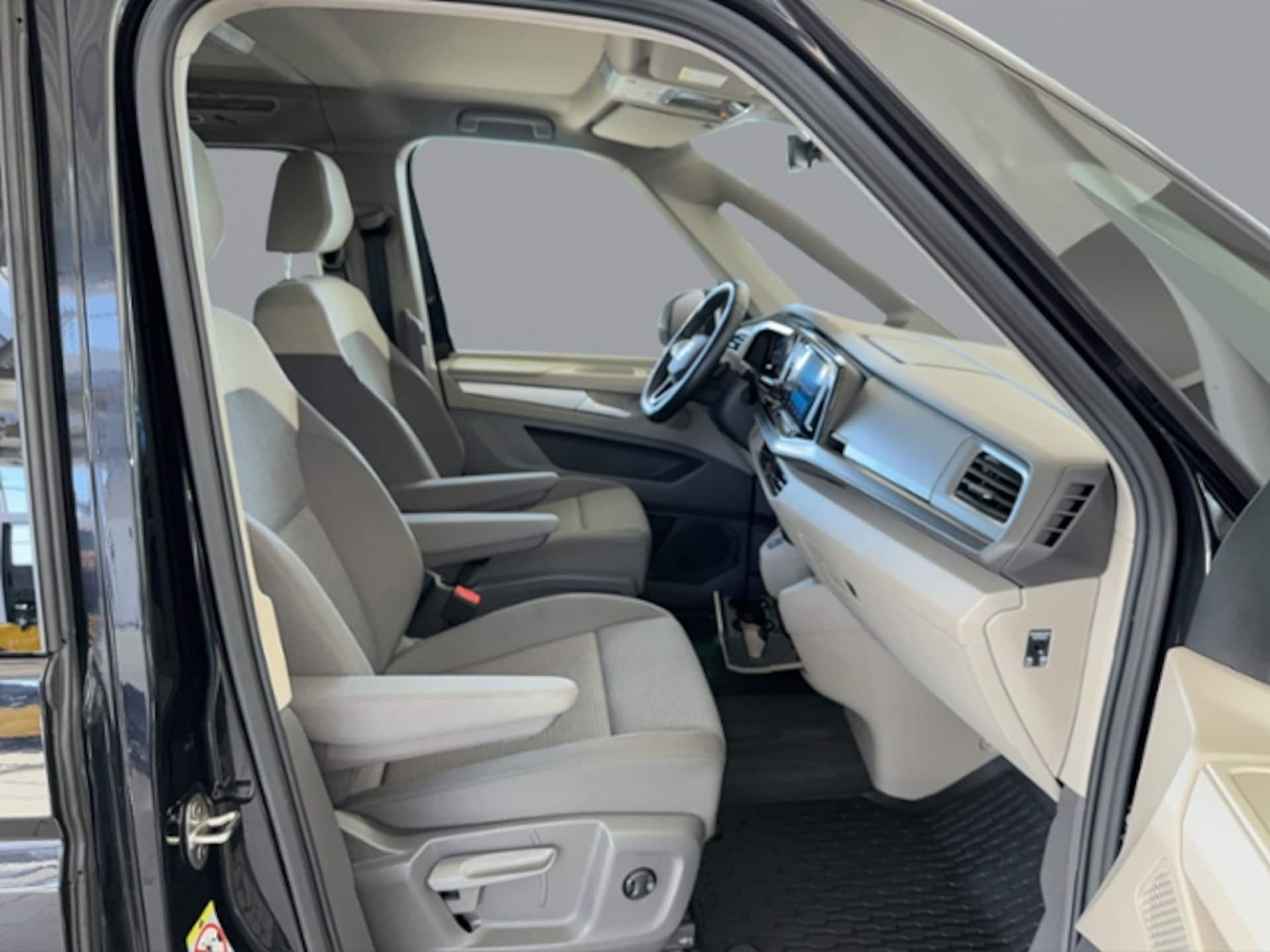 Volkswagen Multivan Langversion Basis-Modell