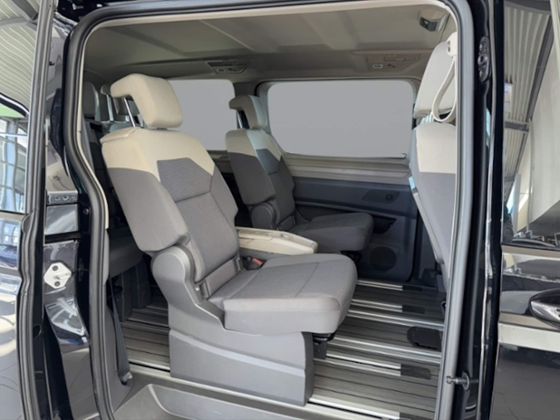 Volkswagen Multivan Langversion Basis-Modell