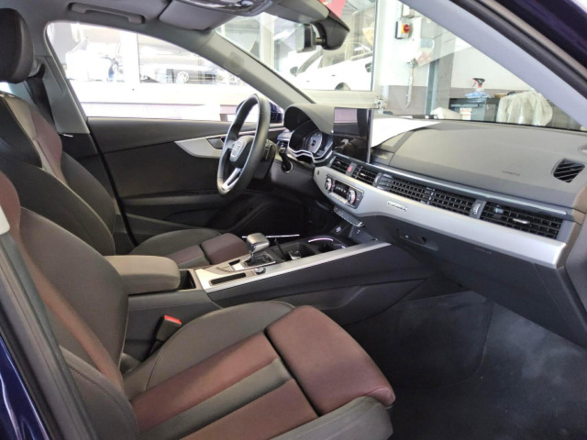 Audi A4 Avant S line