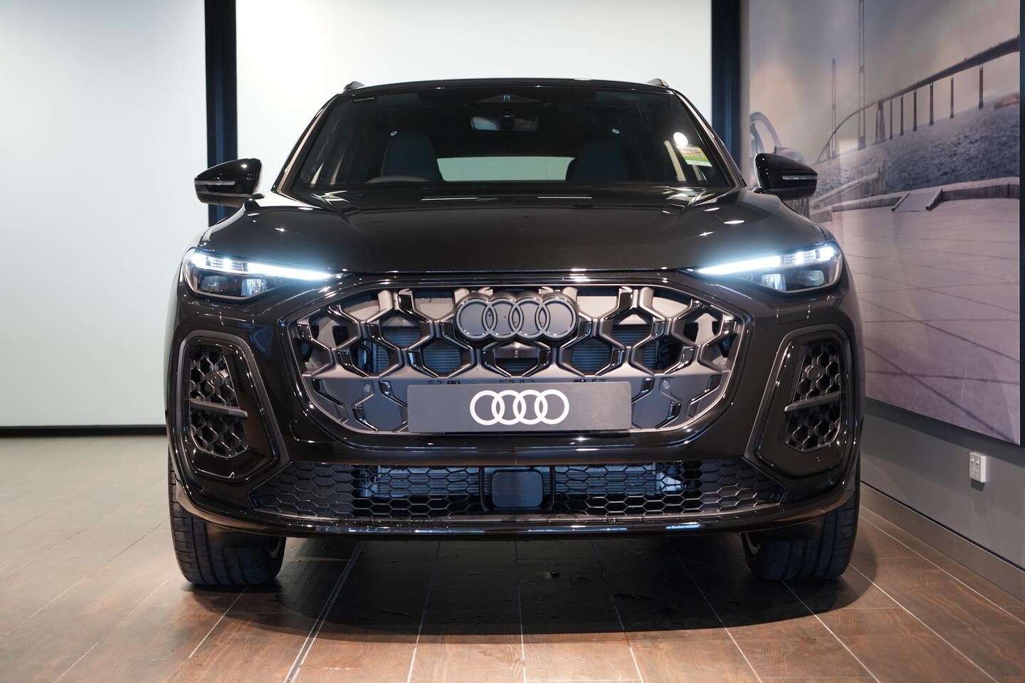 Image about Audi Q5 SUV e-hybrid quattro S tronic