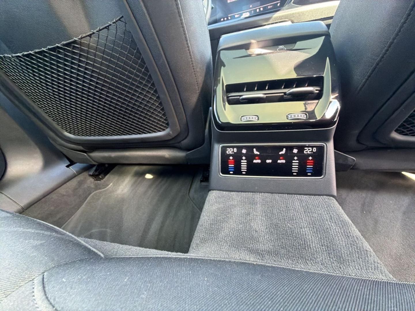 Bild über Audi A6 Avant TDI quattro 150 kW S tronic - für weitere Informationen kontaktieren Sie den Audi Partner