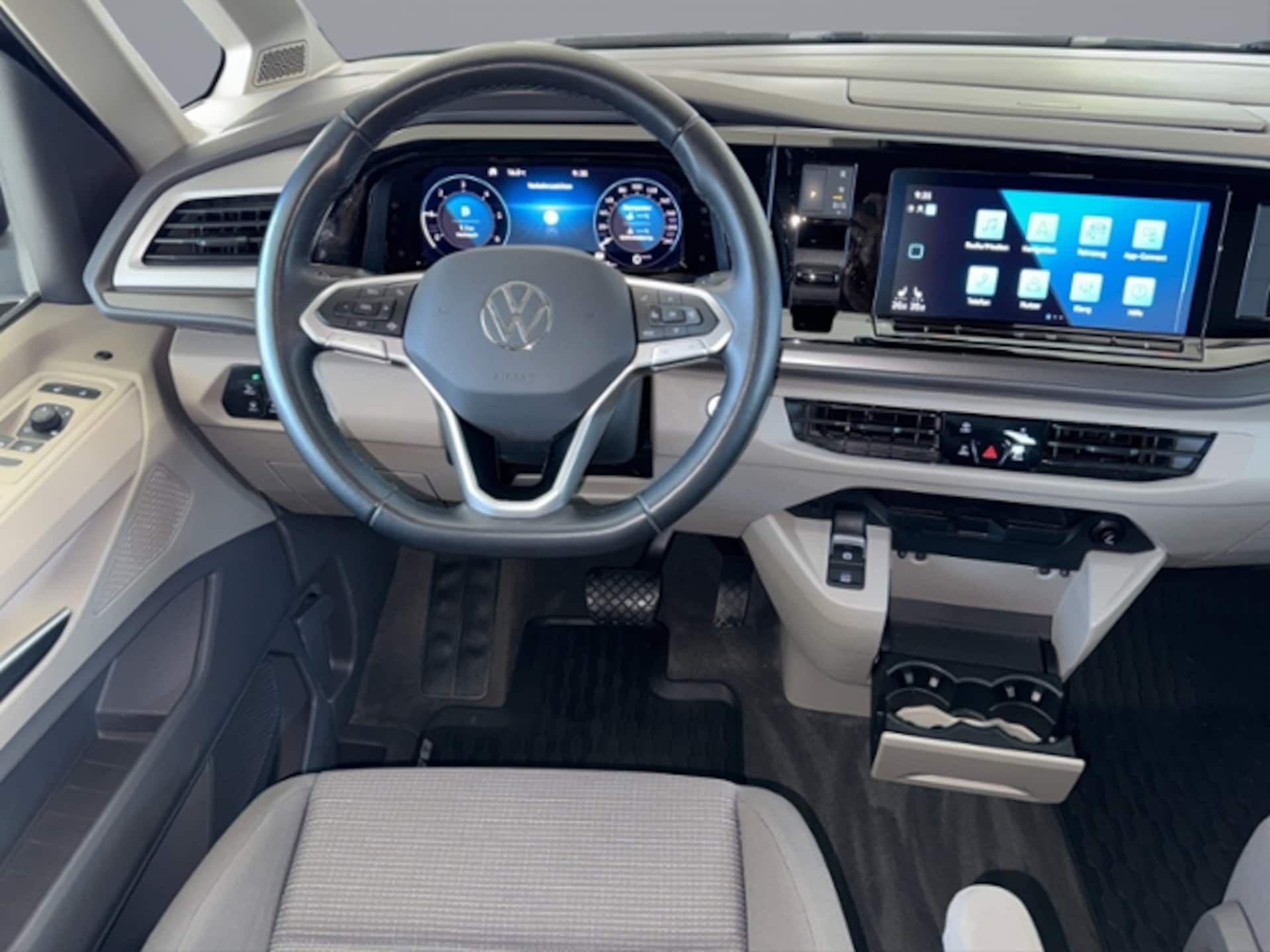 Volkswagen Multivan Langversion Basis-Modell