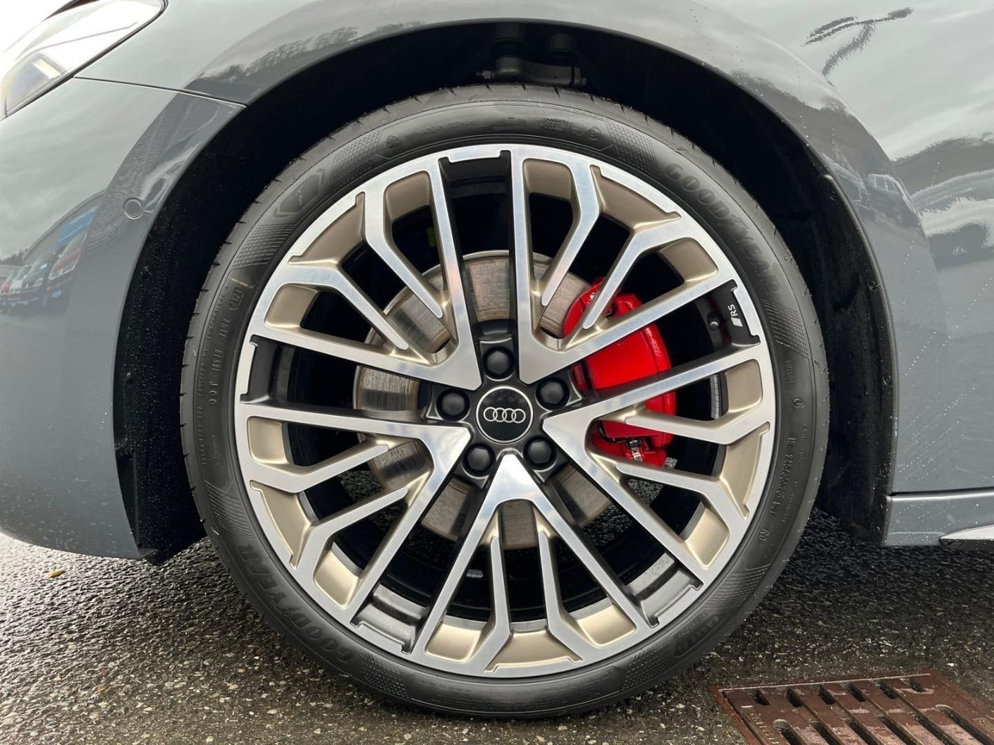 Bild über Audi A5 Avant TDI quattro 150 kW S tronic - für weitere Informationen kontaktieren Sie den Audi Partner