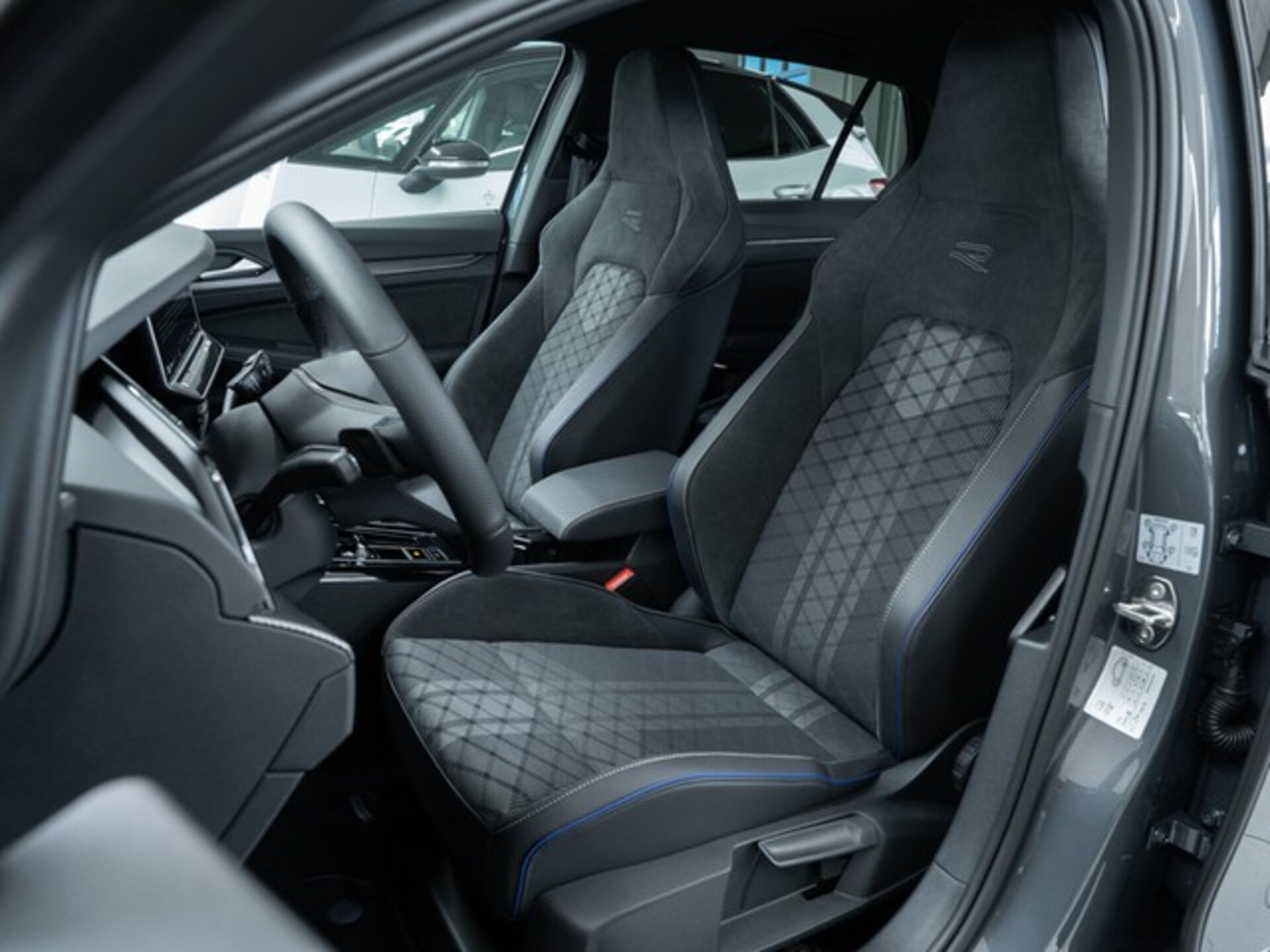 Volkswagen Golf R-Line