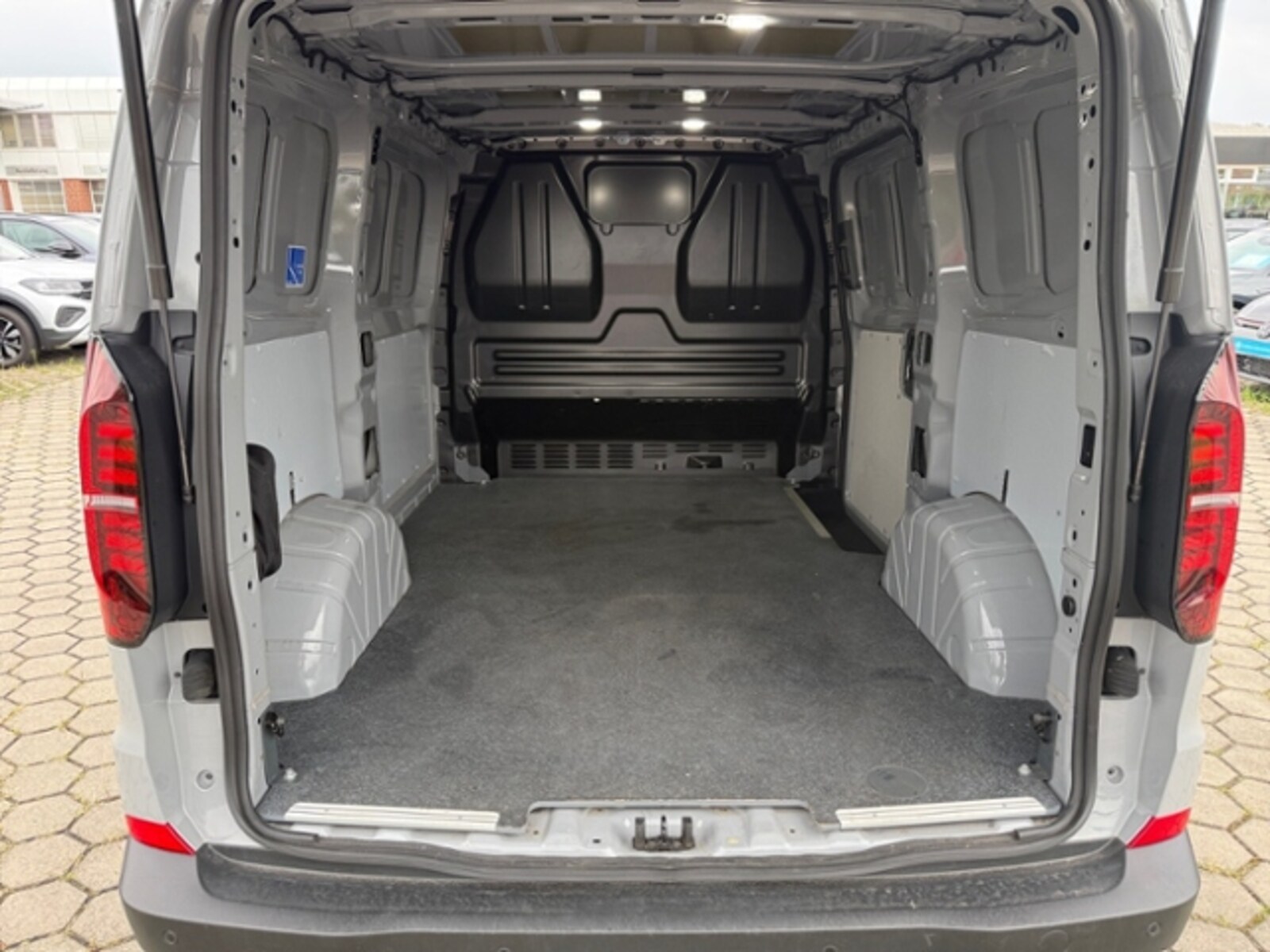 Volkswagen Transporter Kasten kurzer Radstand – Bild 8