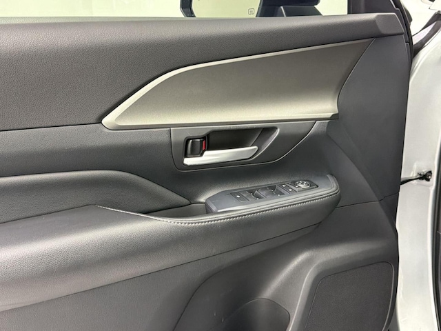 2025 Toyota Grand Highlander LE - Photo 11
