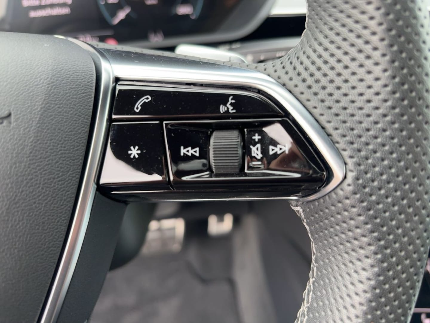Bild über Audi Q8 Sportback e-tron advanced 50 e-tron quattro - für weitere Informationen kontaktieren Sie den Audi Partner