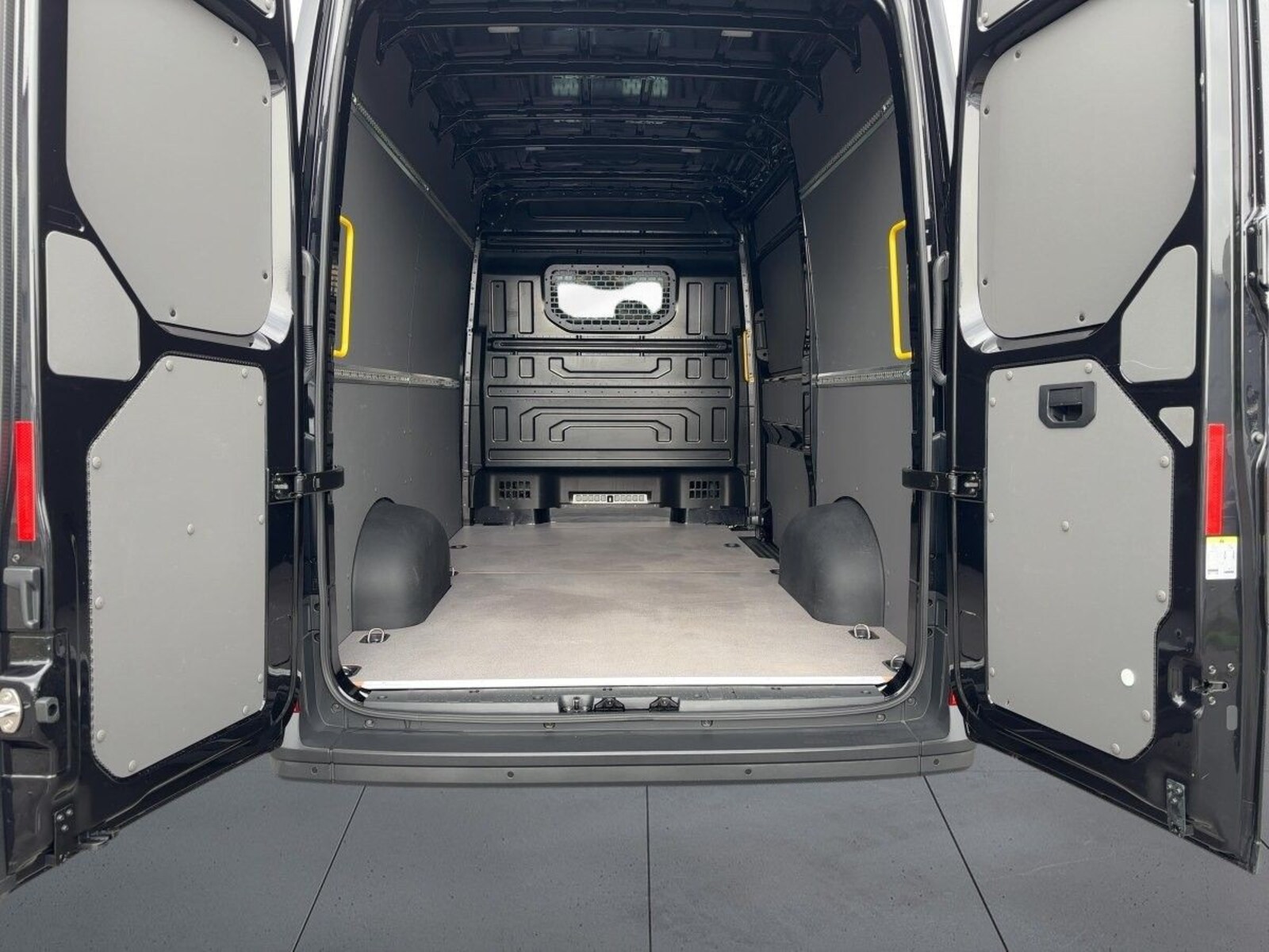 Volkswagen Crafter Kasten mittlerer Radstand – Bild 9