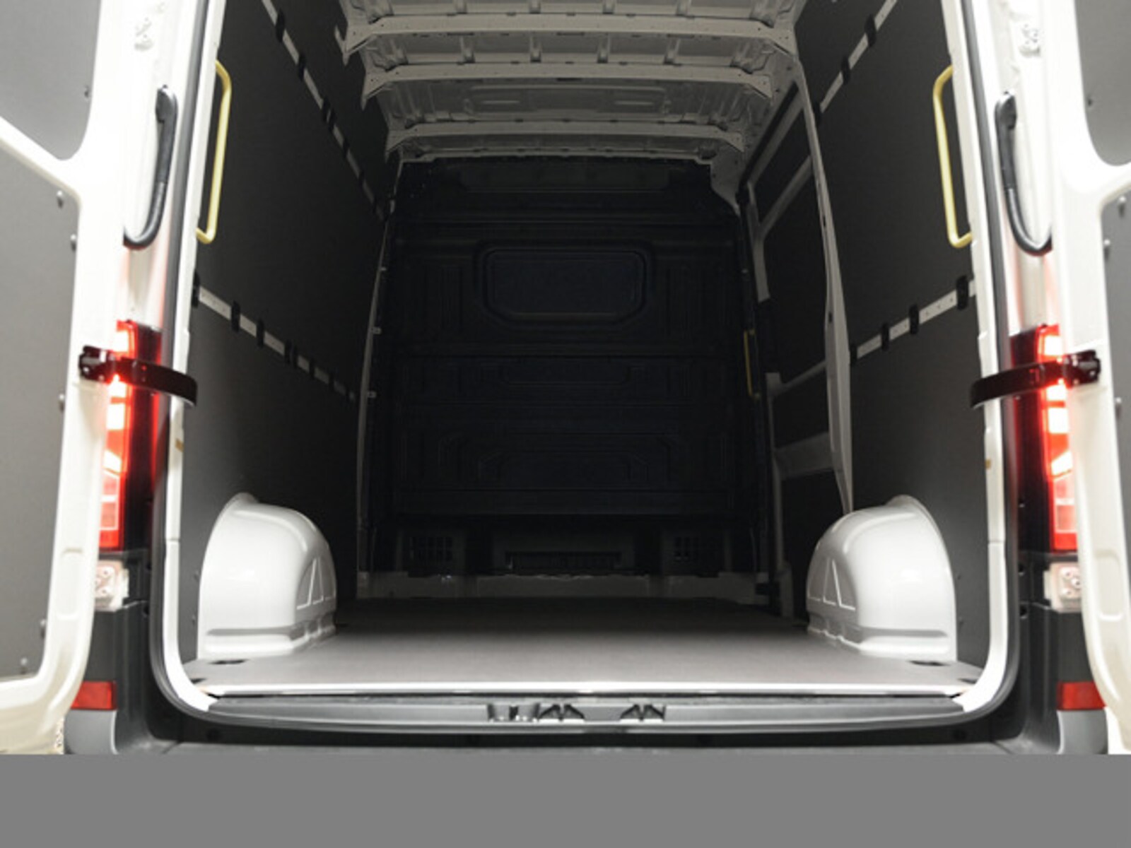 Volkswagen Crafter Kasten mittlerer Radstand – Bild 9