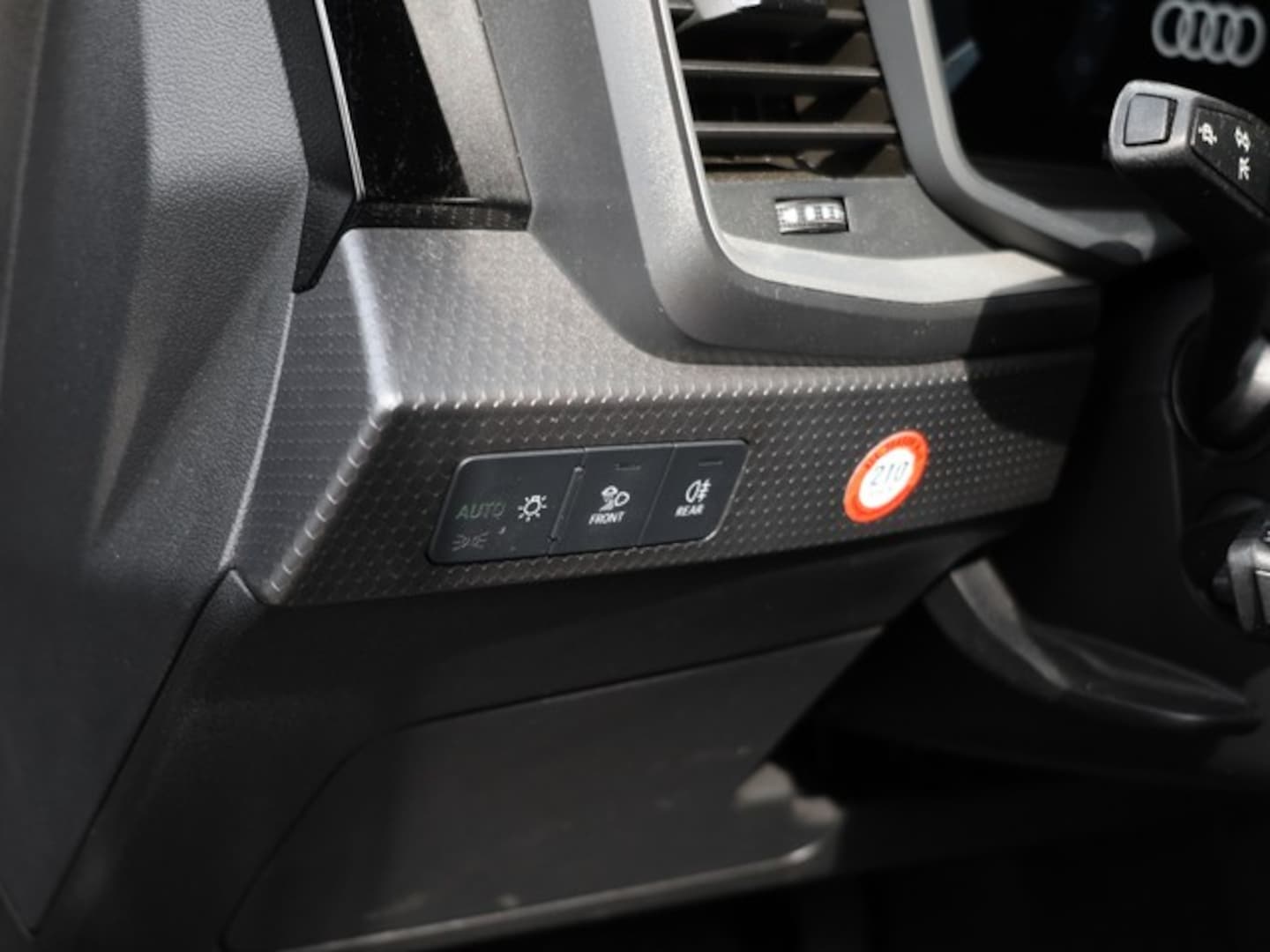 Bild über Audi A1 Sportback S line 35 TFSI S tronic - für weitere Informationen kontaktieren Sie den Audi Partner