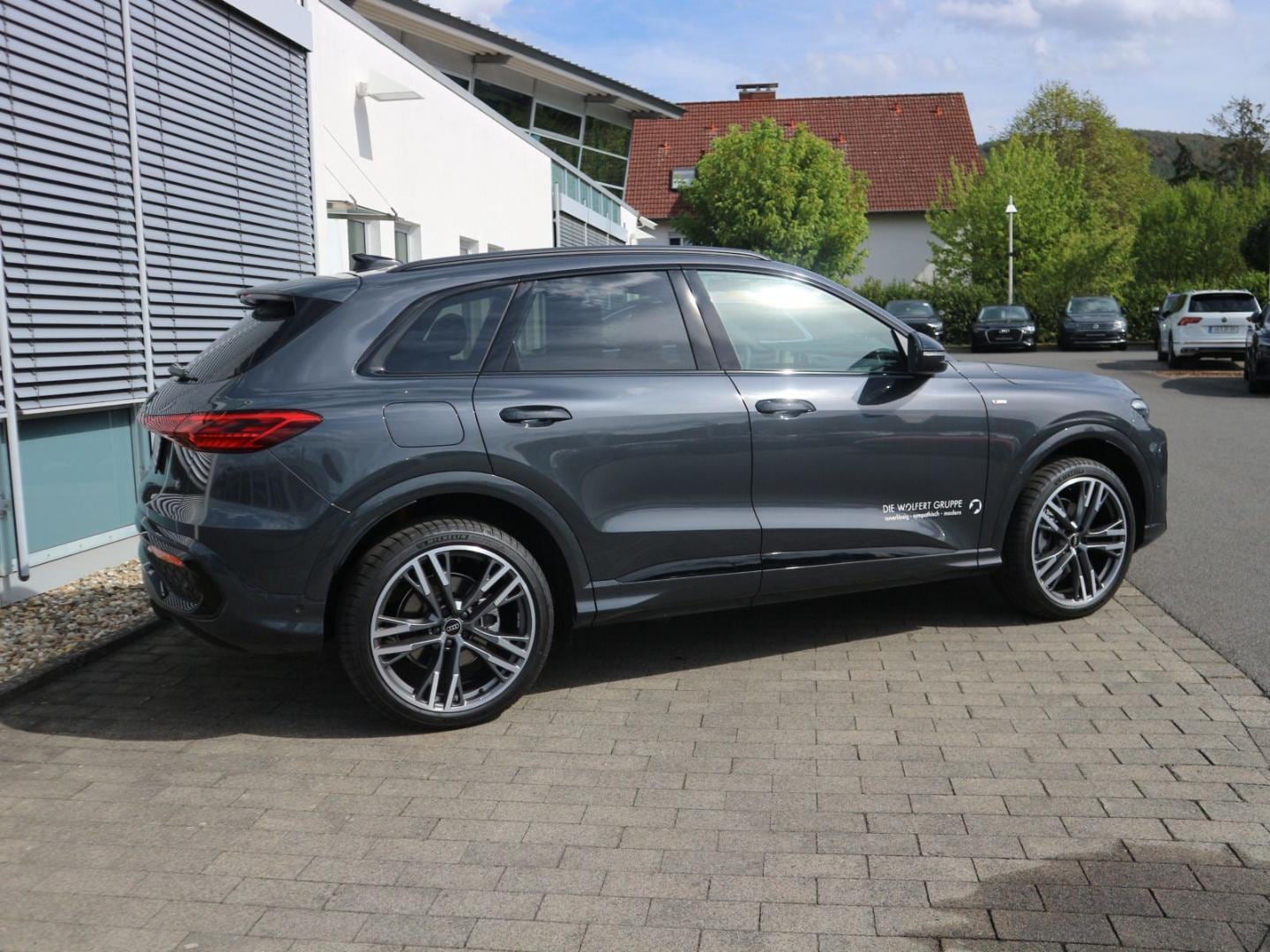 Bild über Audi Q5 SUV TDI quattro 150 kW S tronic - für weitere Informationen kontaktieren Sie den Audi Partner