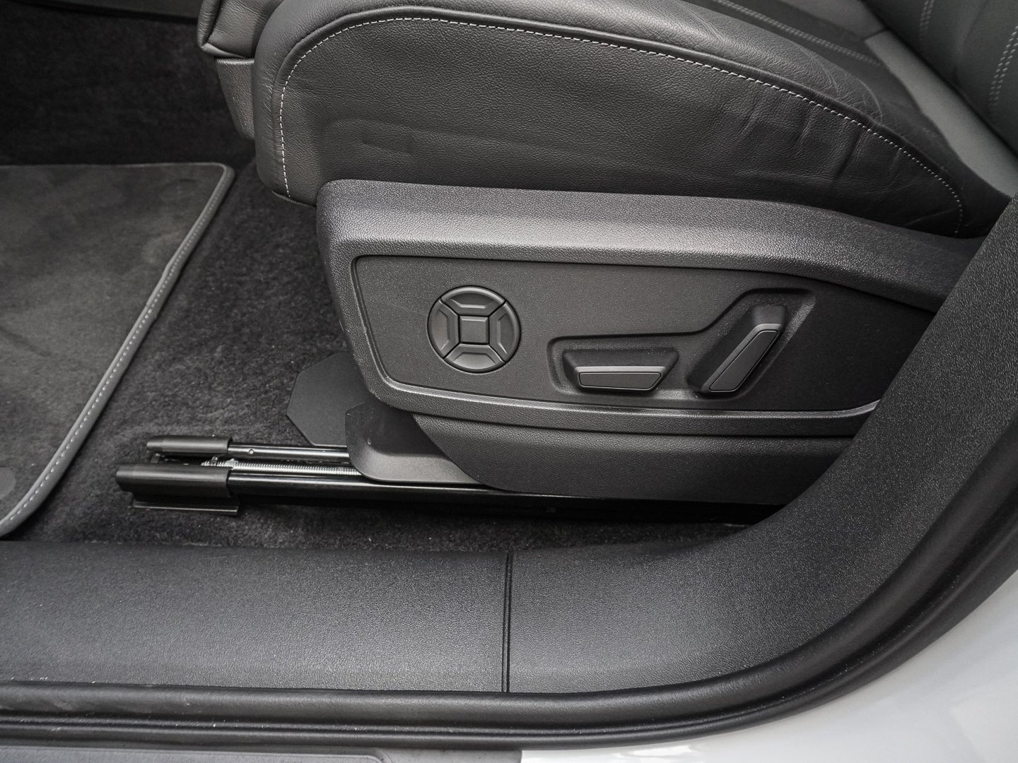 Bild über Audi Q5 Sportback TDI quattro 150 kW S tronic - für weitere Informationen kontaktieren Sie den Audi Partner