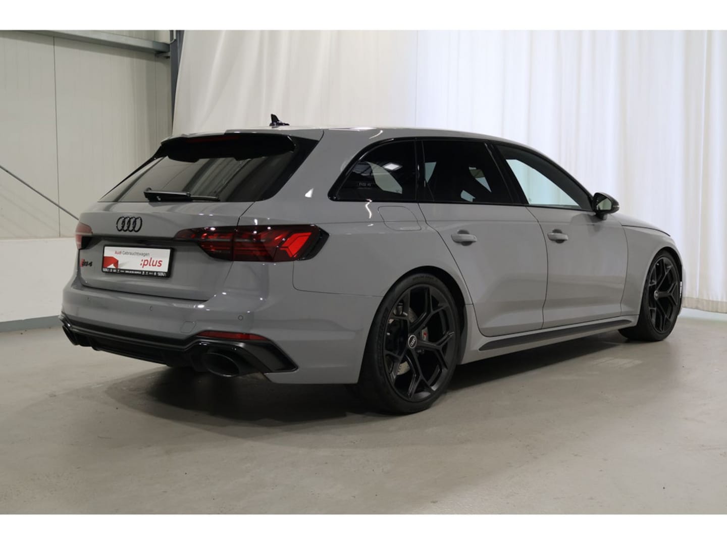 Bild über Audi RS 4 Avant quattro tiptronic - für weitere Informationen kontaktieren Sie den Audi Partner