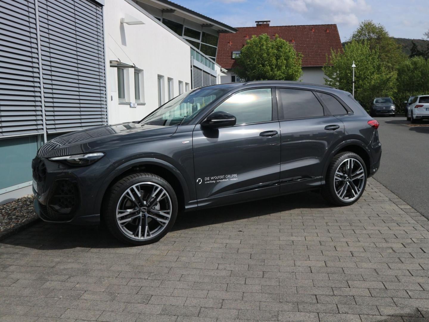 Bild über Audi Q5 SUV TDI quattro 150 kW S tronic - für weitere Informationen kontaktieren Sie den Audi Partner