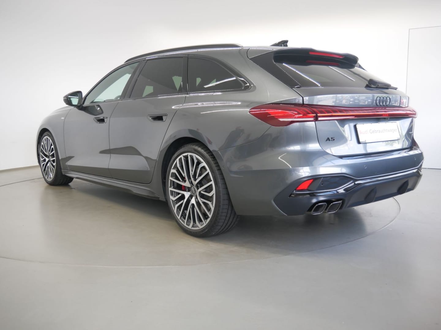 Bild über Audi A5 Avant TDI quattro 150 kW S tronic - für weitere Informationen kontaktieren Sie den Audi Partner