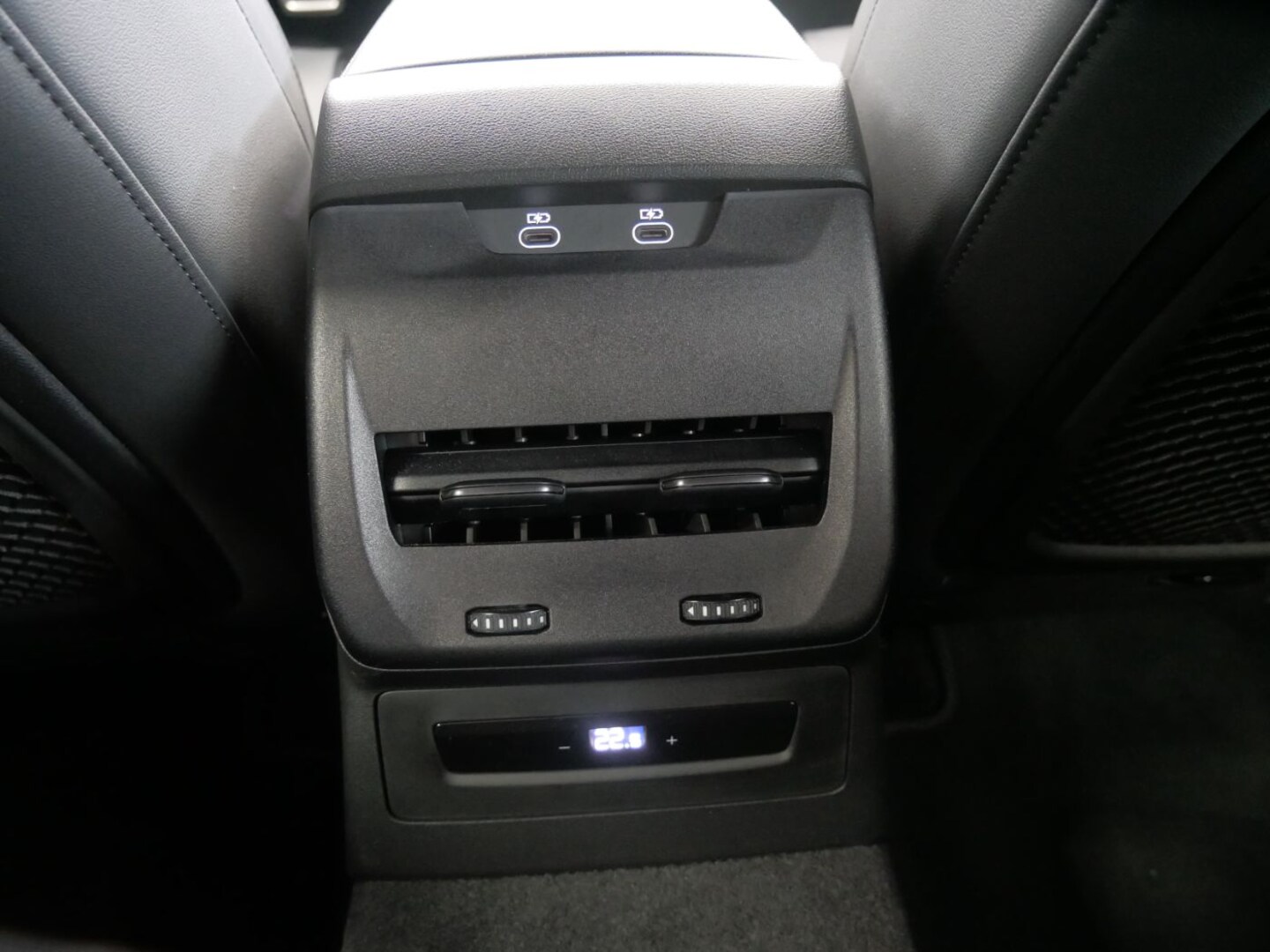 Bild über Audi A5 Avant TDI quattro 150 kW S tronic - für weitere Informationen kontaktieren Sie den Audi Partner