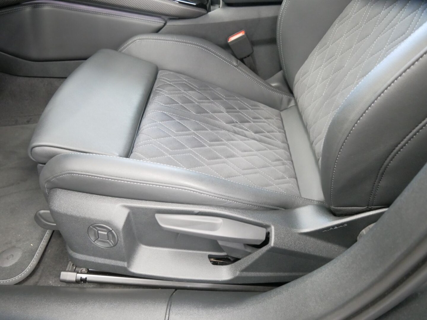 Bild über Audi A5 Avant TDI quattro 150 kW S tronic - für weitere Informationen kontaktieren Sie den Audi Partner