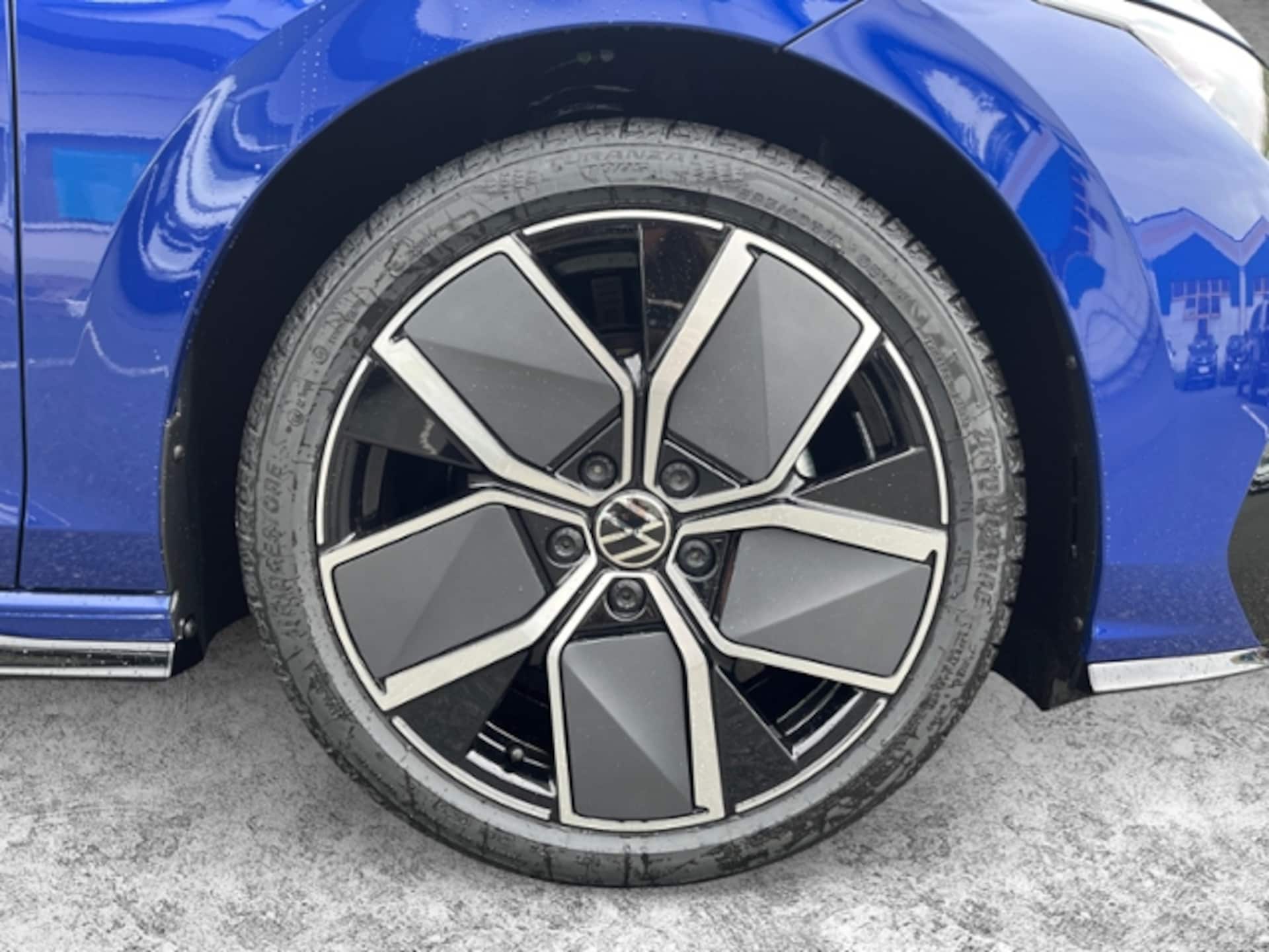 Volkswagen Golf R-Line
