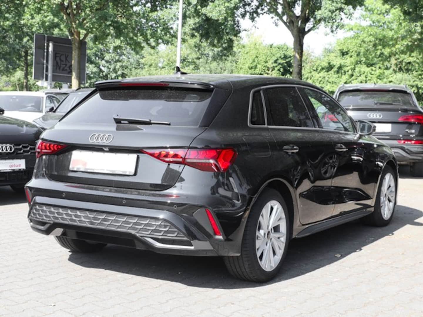 Bild über Audi A3 Sportback S line 35 TFSI S tronic - für weitere Informationen kontaktieren Sie den Audi Partner
