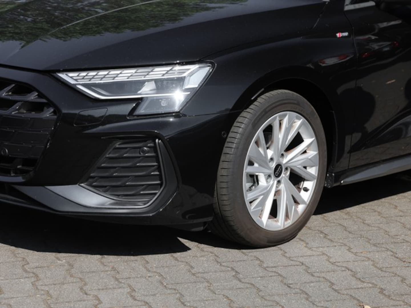 Bild über Audi A3 Sportback S line 35 TFSI S tronic - für weitere Informationen kontaktieren Sie den Audi Partner