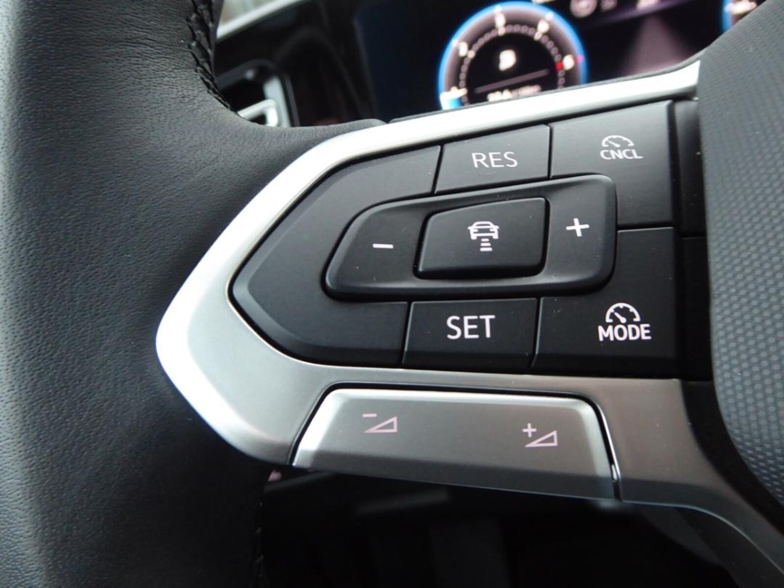 Volkswagen Tiguan – Bild 12