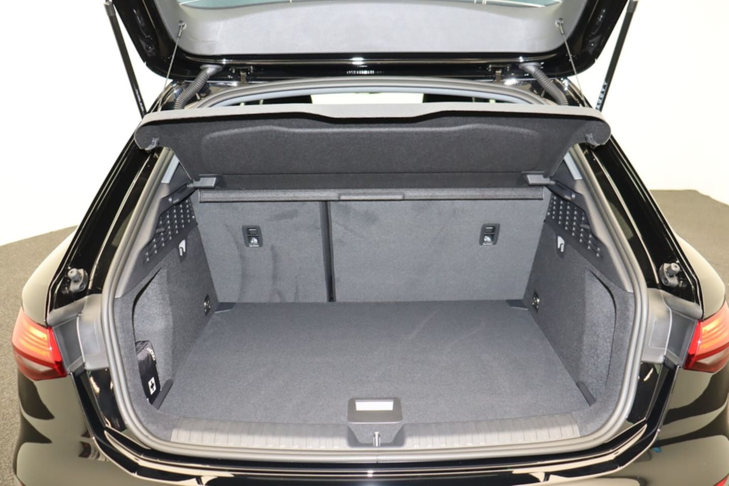 Bild über Audi A3 Sportback 30 TDI Schaltgetriebe - für weitere Informationen kontaktieren Sie den Audi Partner