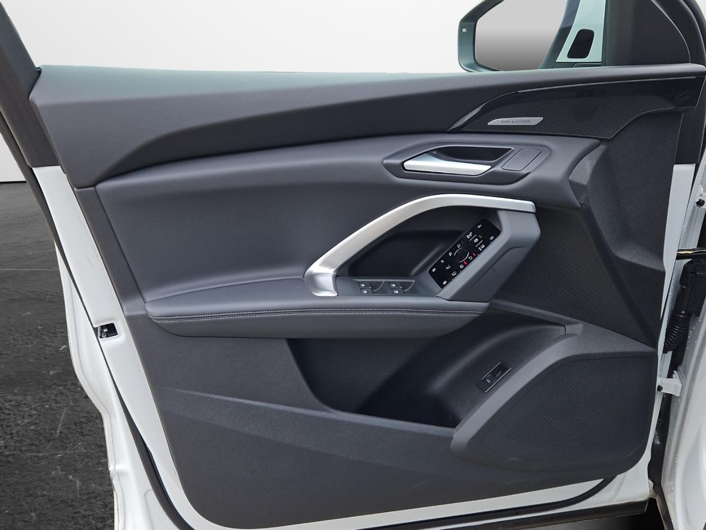 Bild über Audi Q5 SUV TDI quattro 150 kW S tronic - für weitere Informationen kontaktieren Sie den Audi Partner