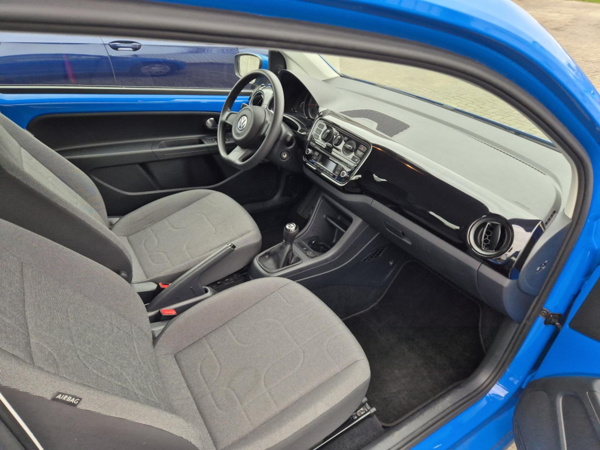 Volkswagen up! move up!