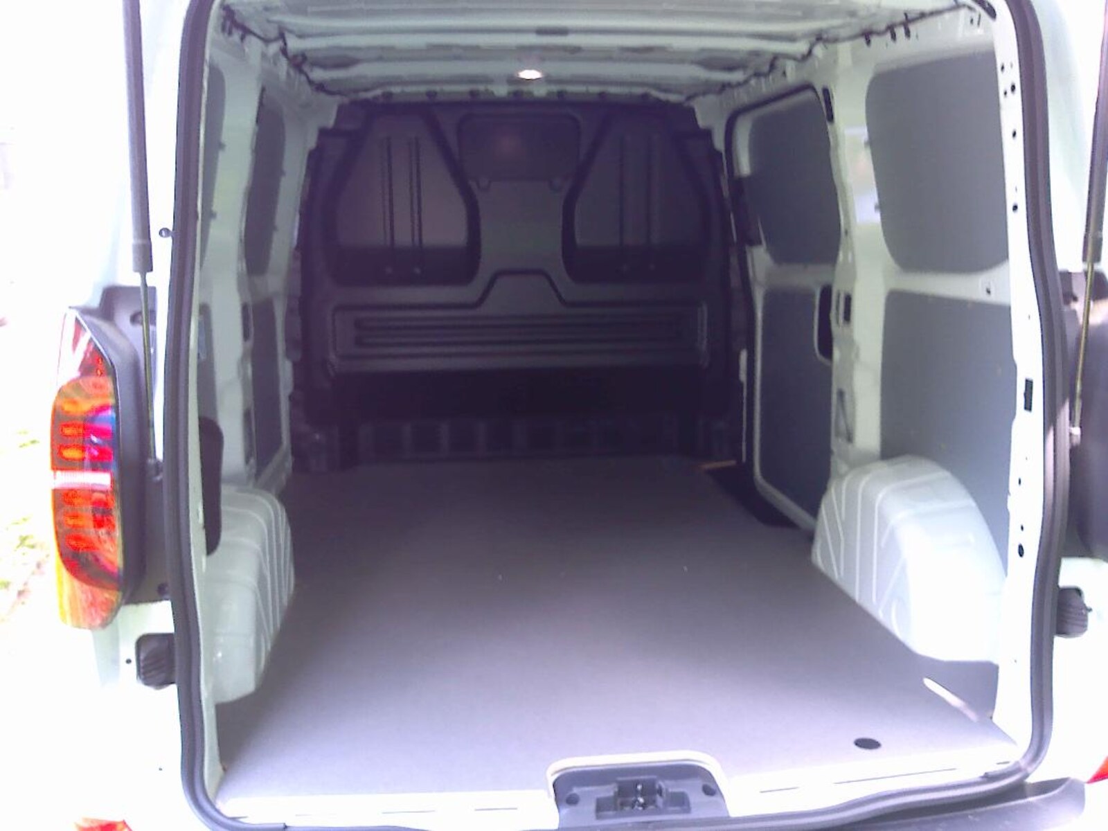 Volkswagen Transporter Kasten kurzer Radstand – Bild 13