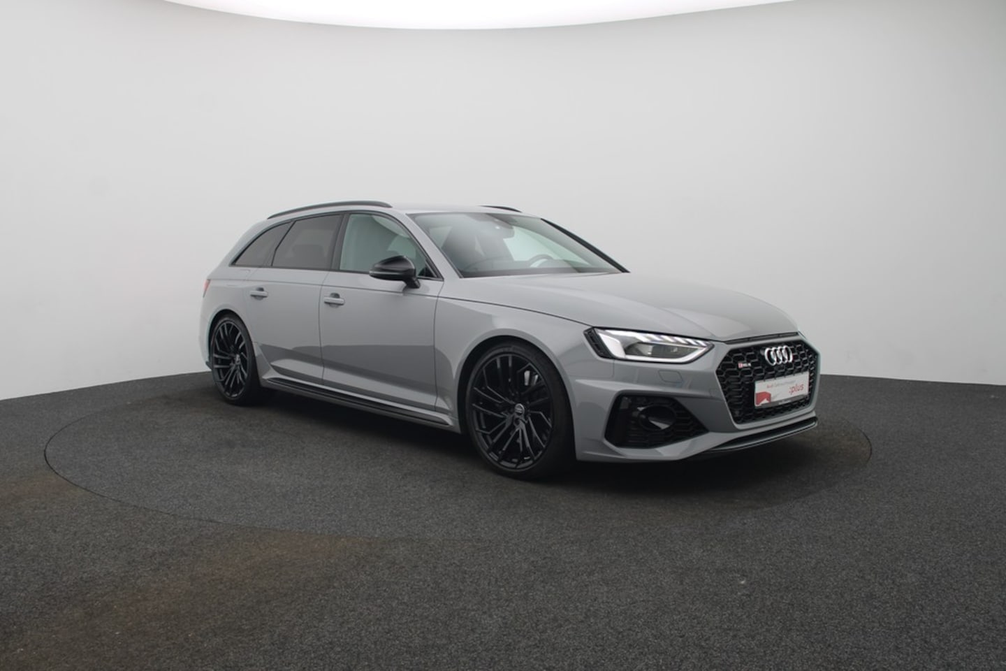 Bild über Audi RS 4 Avant TFSI quattro tiptronic - für weitere Informationen kontaktieren Sie den Audi Partner