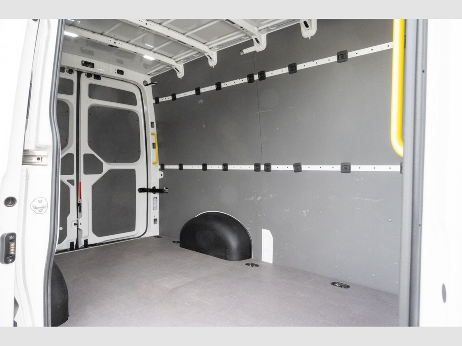 Volkswagen Crafter Kasten mittlerer Radstand – Bild 7