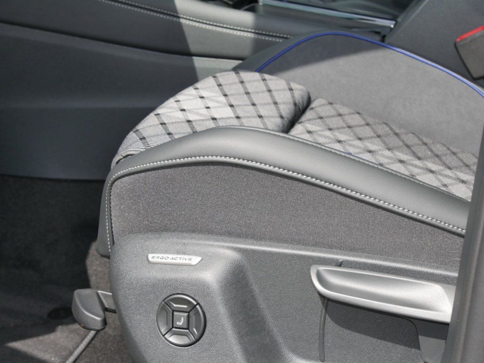 Volkswagen Tiguan – Bild 11