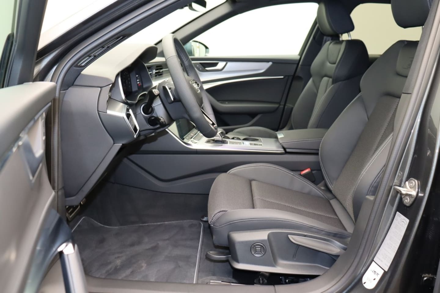 Bild über Audi A6 Avant S line 45 TDI quattro S tronic - für weitere Informationen kontaktieren Sie den Audi Partner