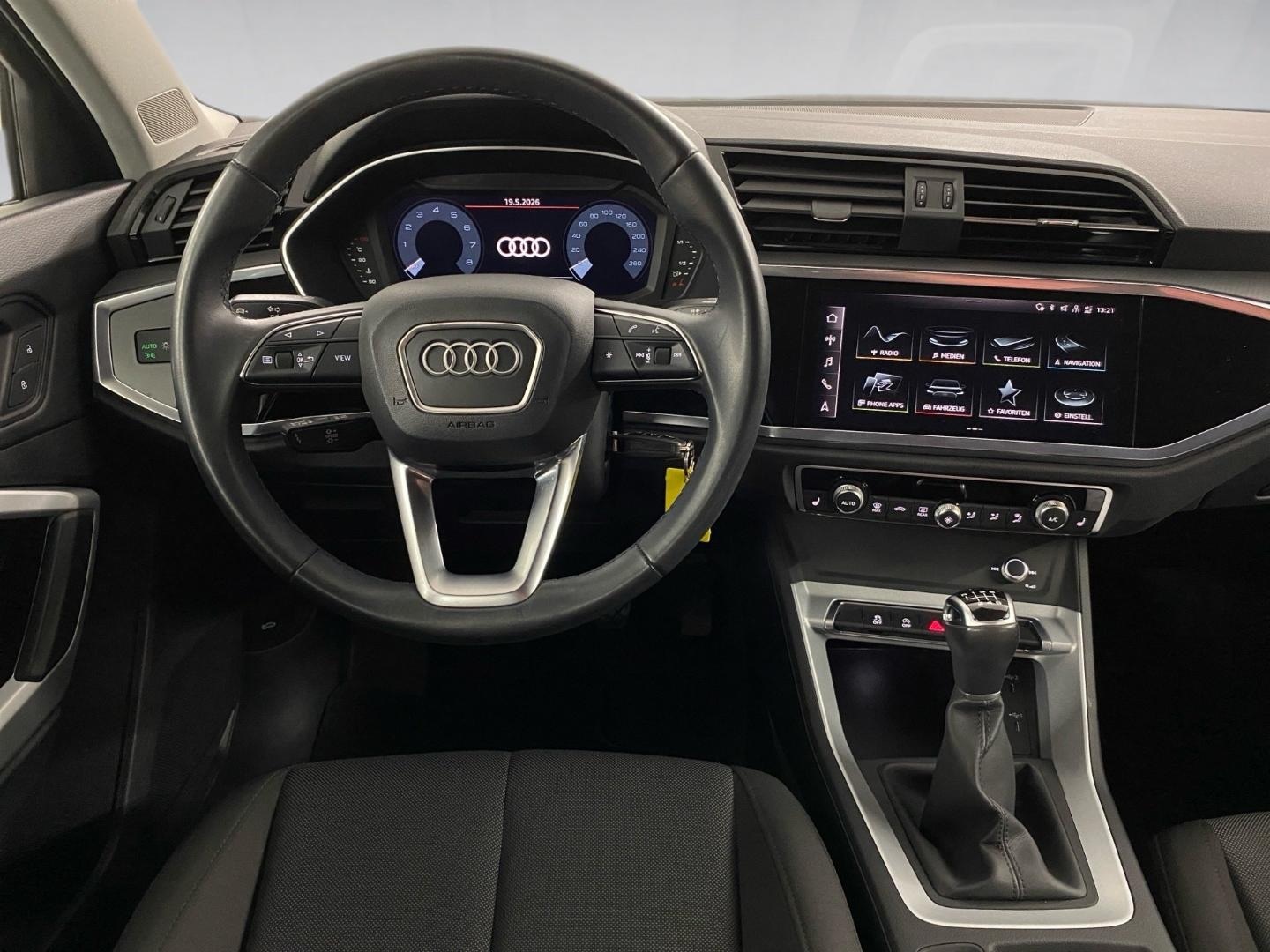 Bild über Audi Q3 S line 35 TFSI Schaltgetriebe - für weitere Informationen kontaktieren Sie den Audi Partner