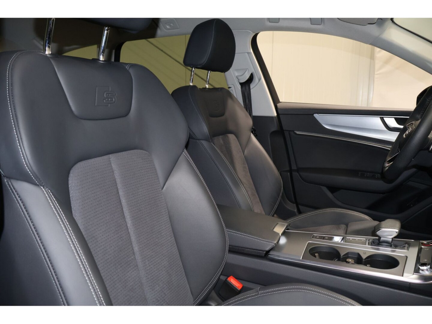 Bild über Audi S6 Avant TDI quattro tiptronic - für weitere Informationen kontaktieren Sie den Audi Partner