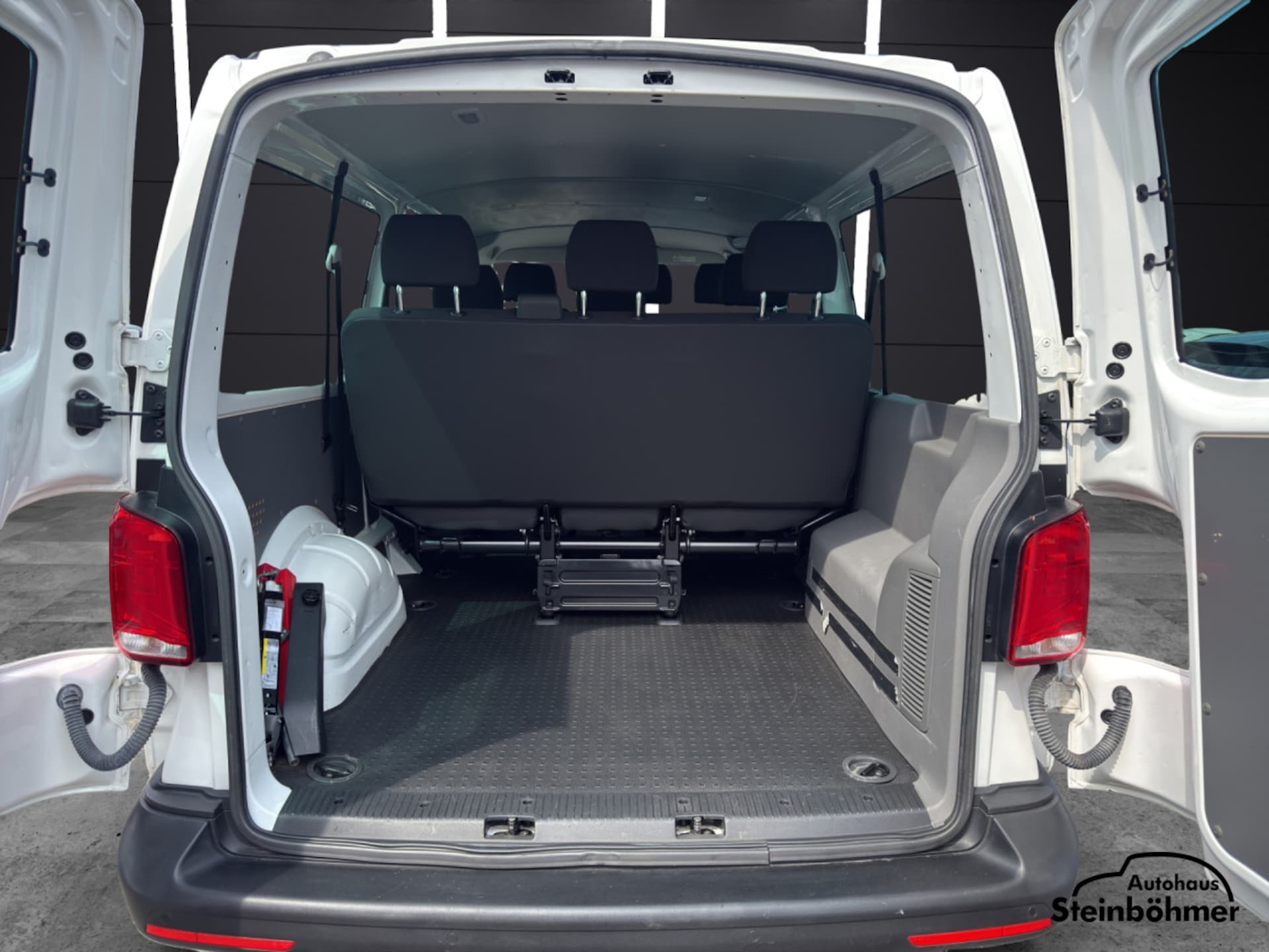 Volkswagen T6.1 Transporter Kombi langer Radstand