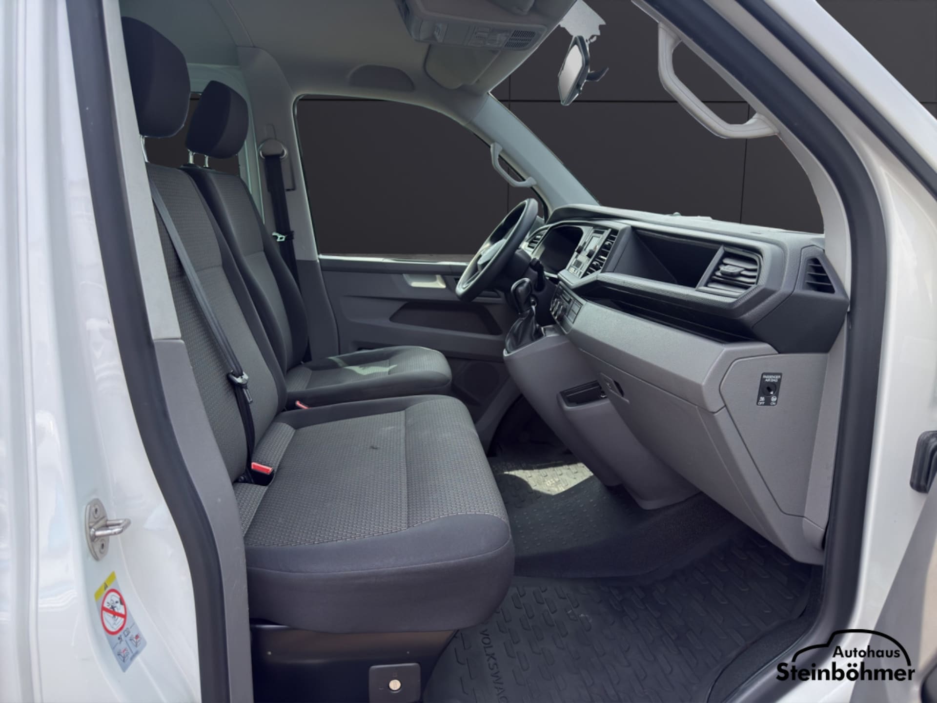Volkswagen T6.1 Transporter Kombi langer Radstand