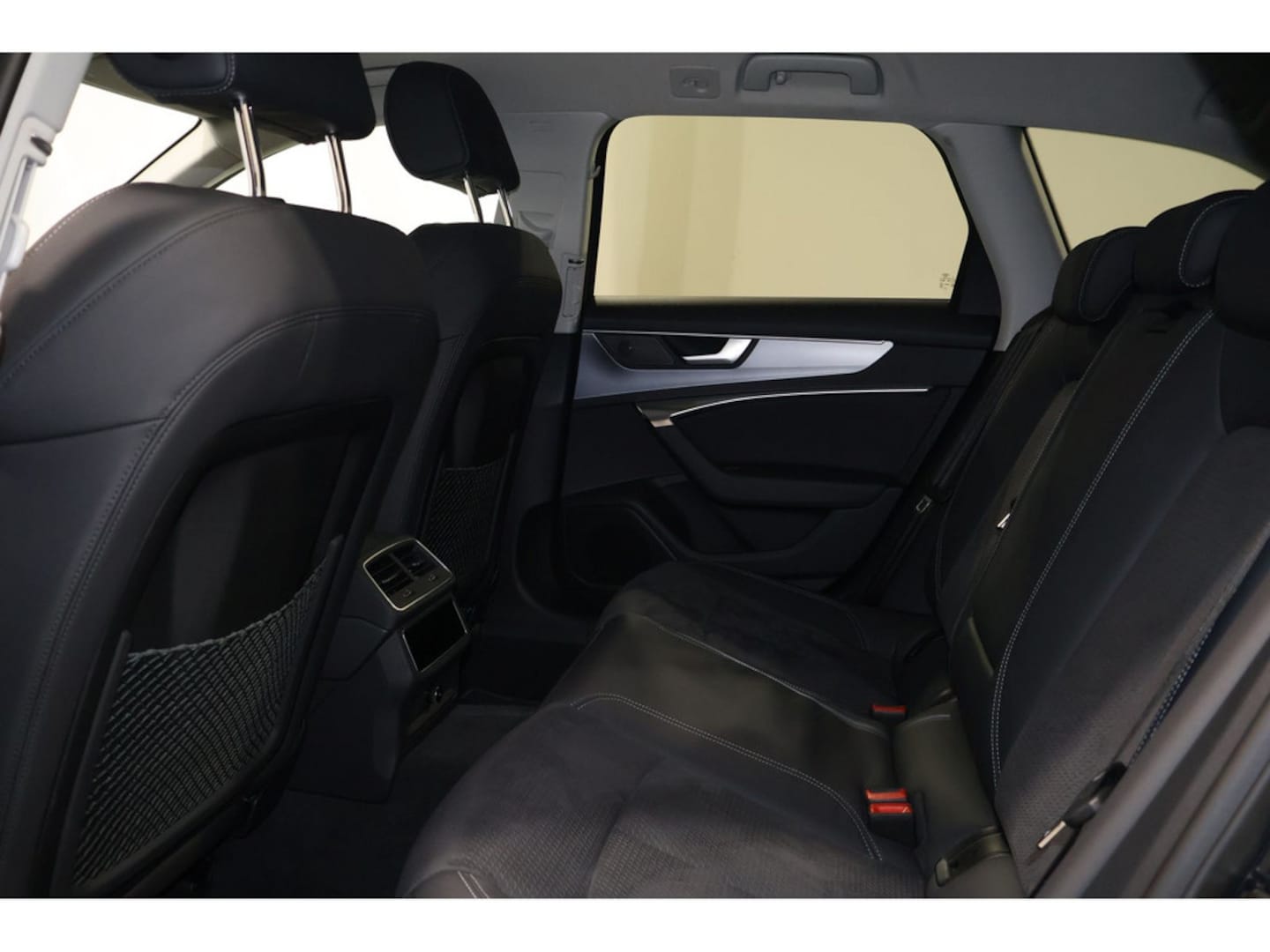 Bild über Audi S6 Avant TDI quattro tiptronic - für weitere Informationen kontaktieren Sie den Audi Partner