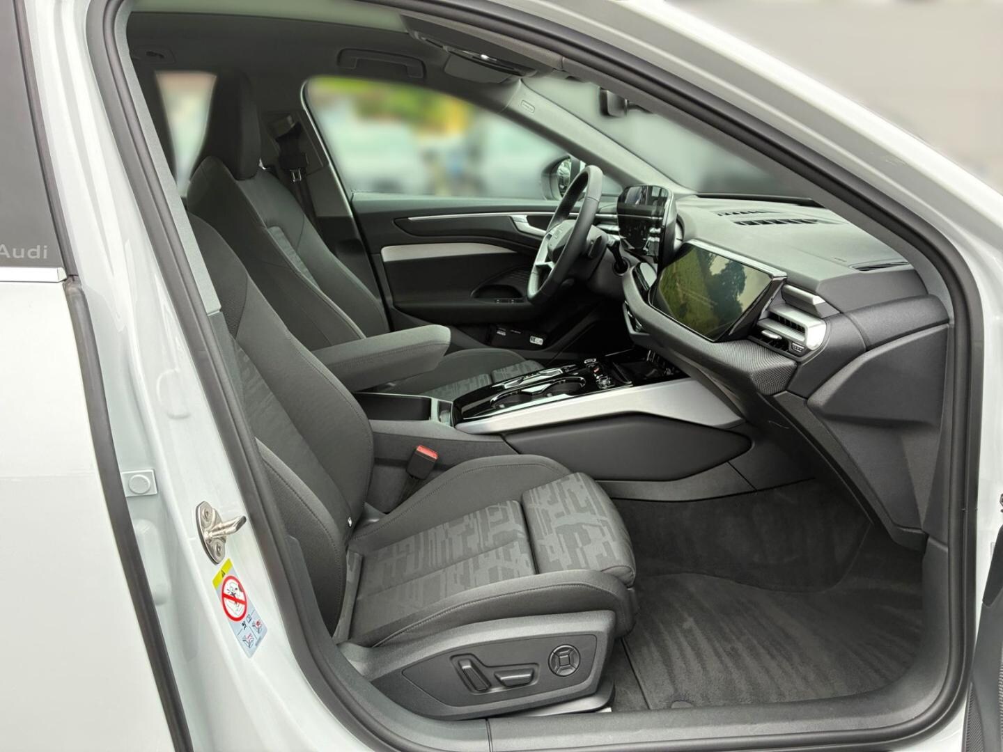 Bild über Audi A6 Avant TDI quattro 150 kW S tronic - für weitere Informationen kontaktieren Sie den Audi Partner