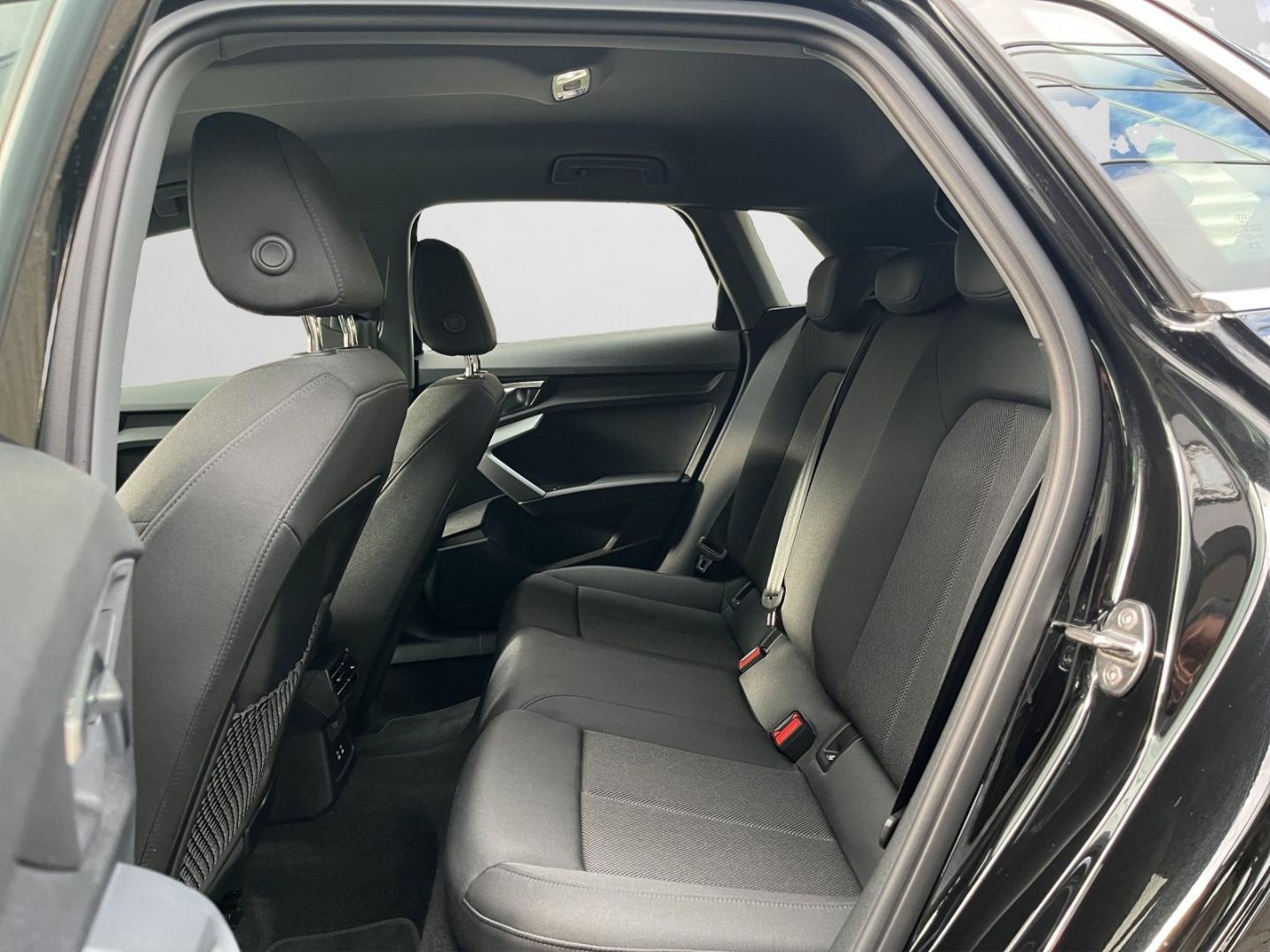 Bild über Audi A3 Sportback S line 30 TFSI S tronic - für weitere Informationen kontaktieren Sie den Audi Partner