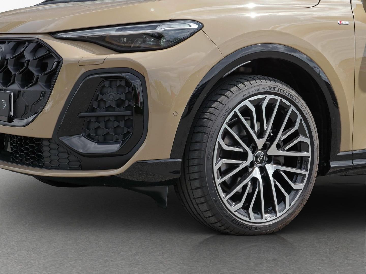 Bild über Audi Q5 SUV TFSI quattro 150 kW S tronic - für weitere Informationen kontaktieren Sie den Audi Partner