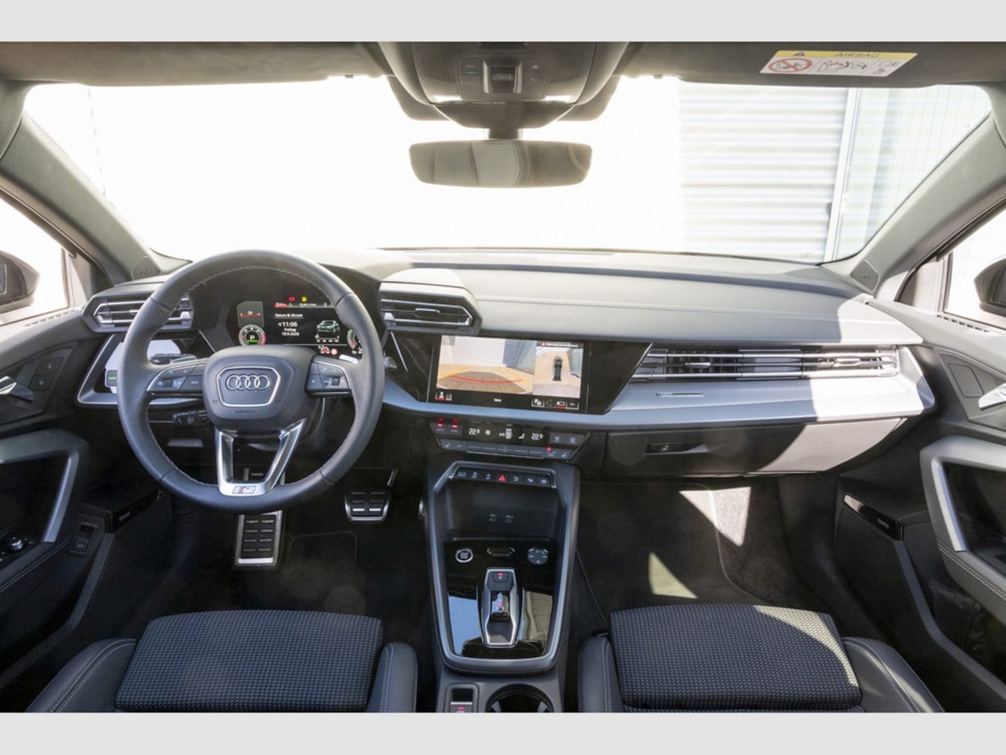 Bild über Audi A3 Limousine TDI S tronic - für weitere Informationen kontaktieren Sie den Audi Partner