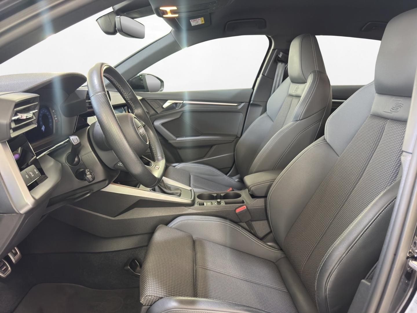 Bild über Audi A3 Sportback S line 35 TFSI Schaltgetriebe - für weitere Informationen kontaktieren Sie den Audi Partner