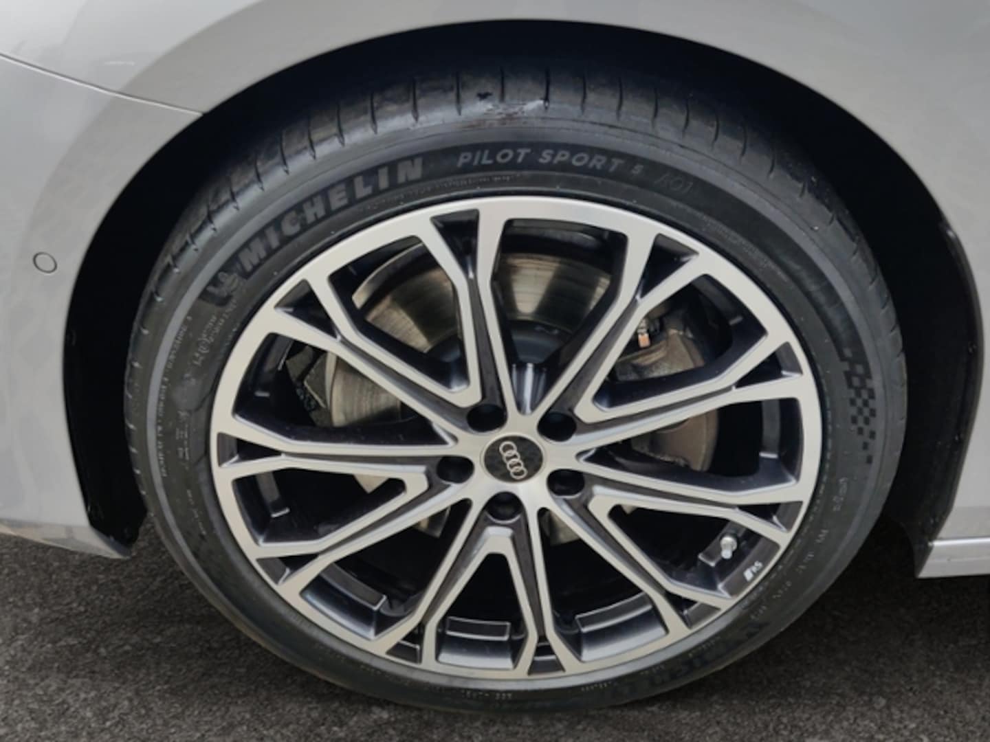 Bild über Audi A6 Avant TDI quattro 150 kW S tronic - für weitere Informationen kontaktieren Sie den Audi Partner
