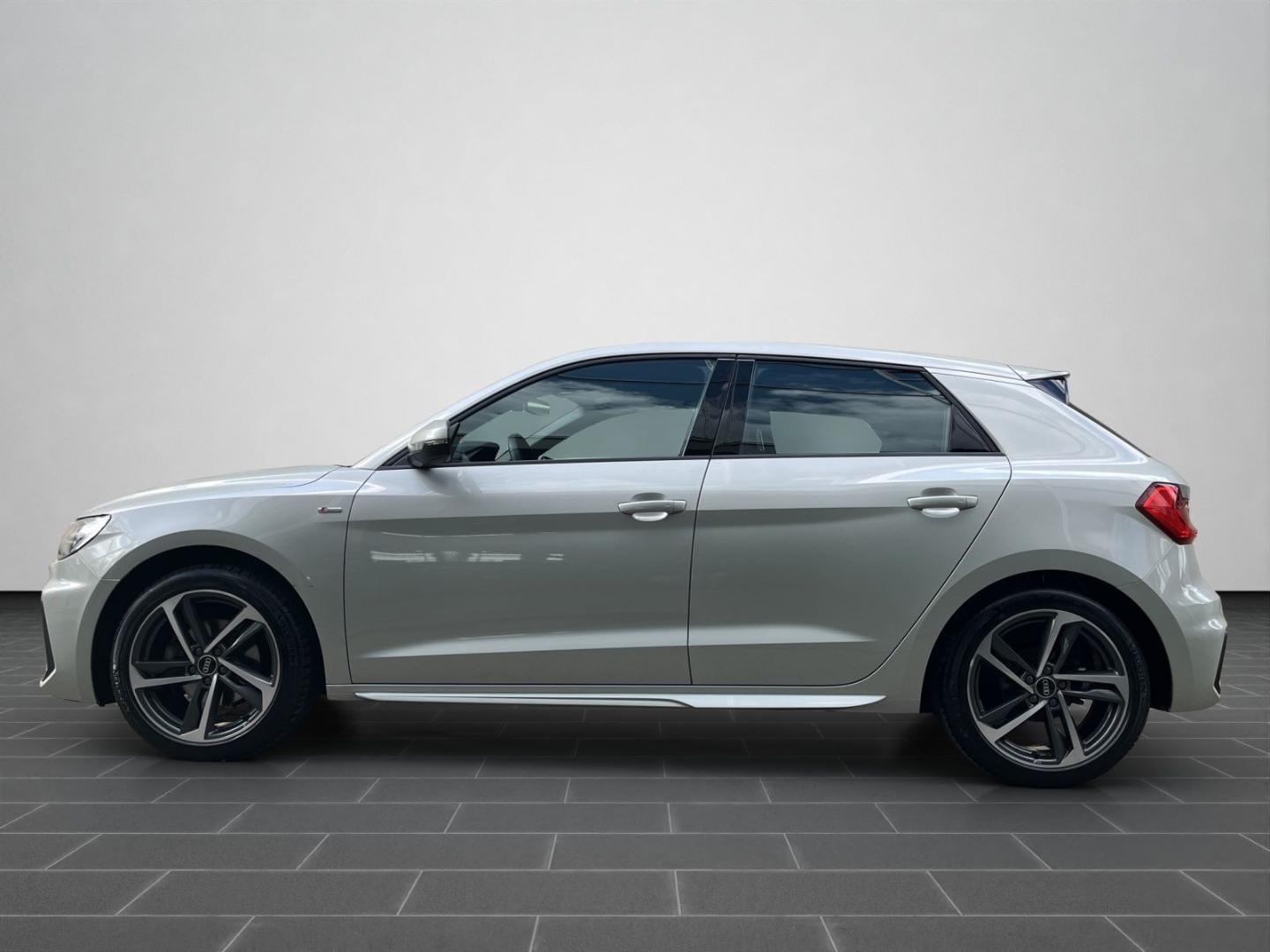 Bild über Audi A1 Sportback S line 35 TFSI S tronic - für weitere Informationen kontaktieren Sie den Audi Partner