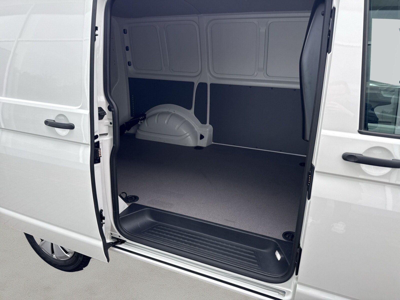 Volkswagen T6.1 Transporter Kasten kurzer Radstand – Bild 9