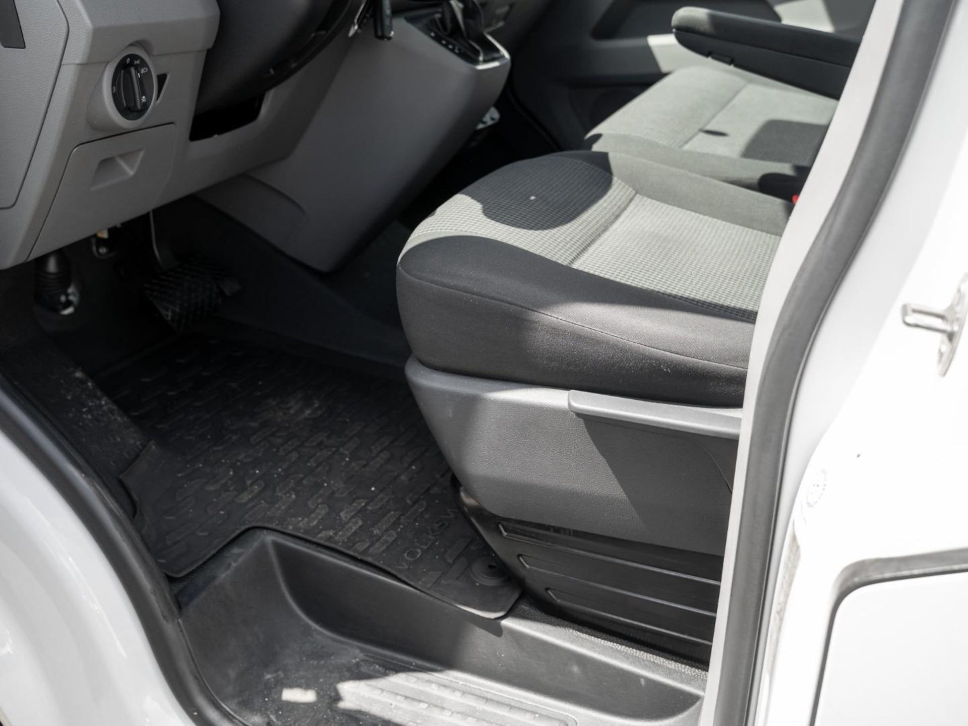 Volkswagen T6.1 Transporter Kasten langer Radstand